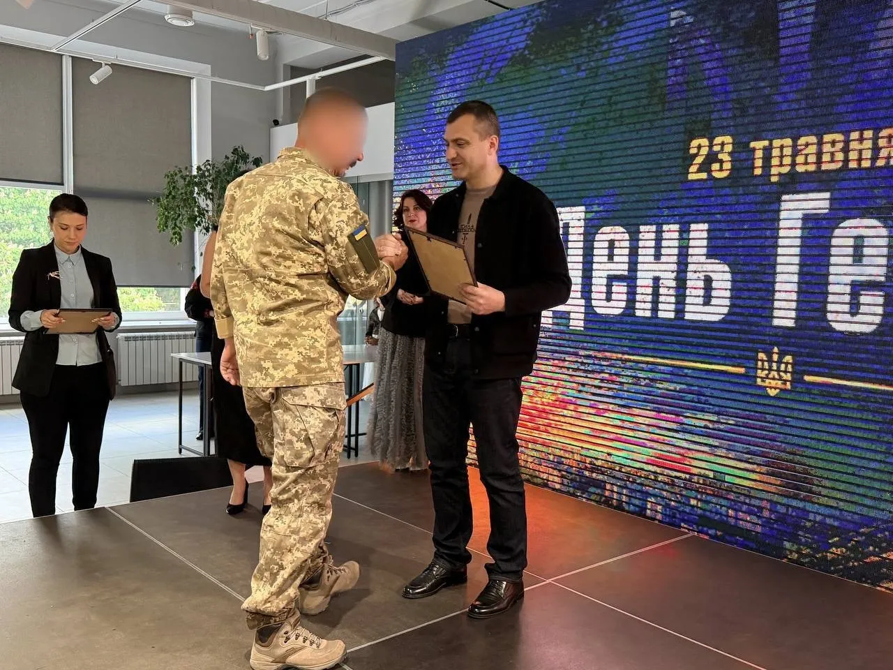 Забезпечення житлом родин військових: у Хмельницькому вручили нові сертифікати