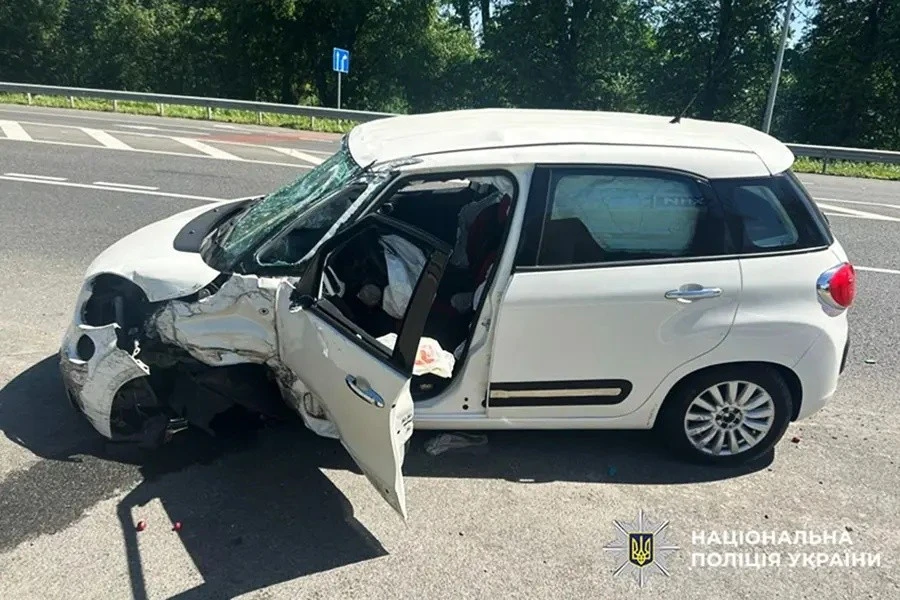 Госпіталізація після ДТП під Бохнами: на трасі «Стрий – Ізварине» зіткнулися мінівен та легковик