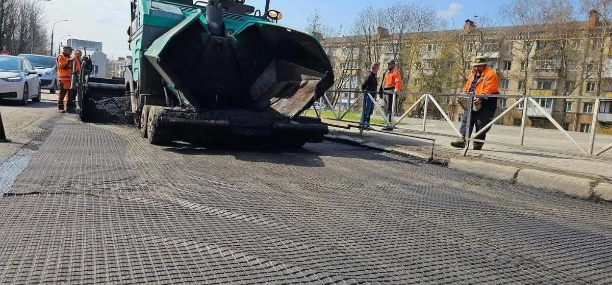 Пріоритет ЗСУ замість капітальних ремонтів: як у Хмельницькому латають дороги