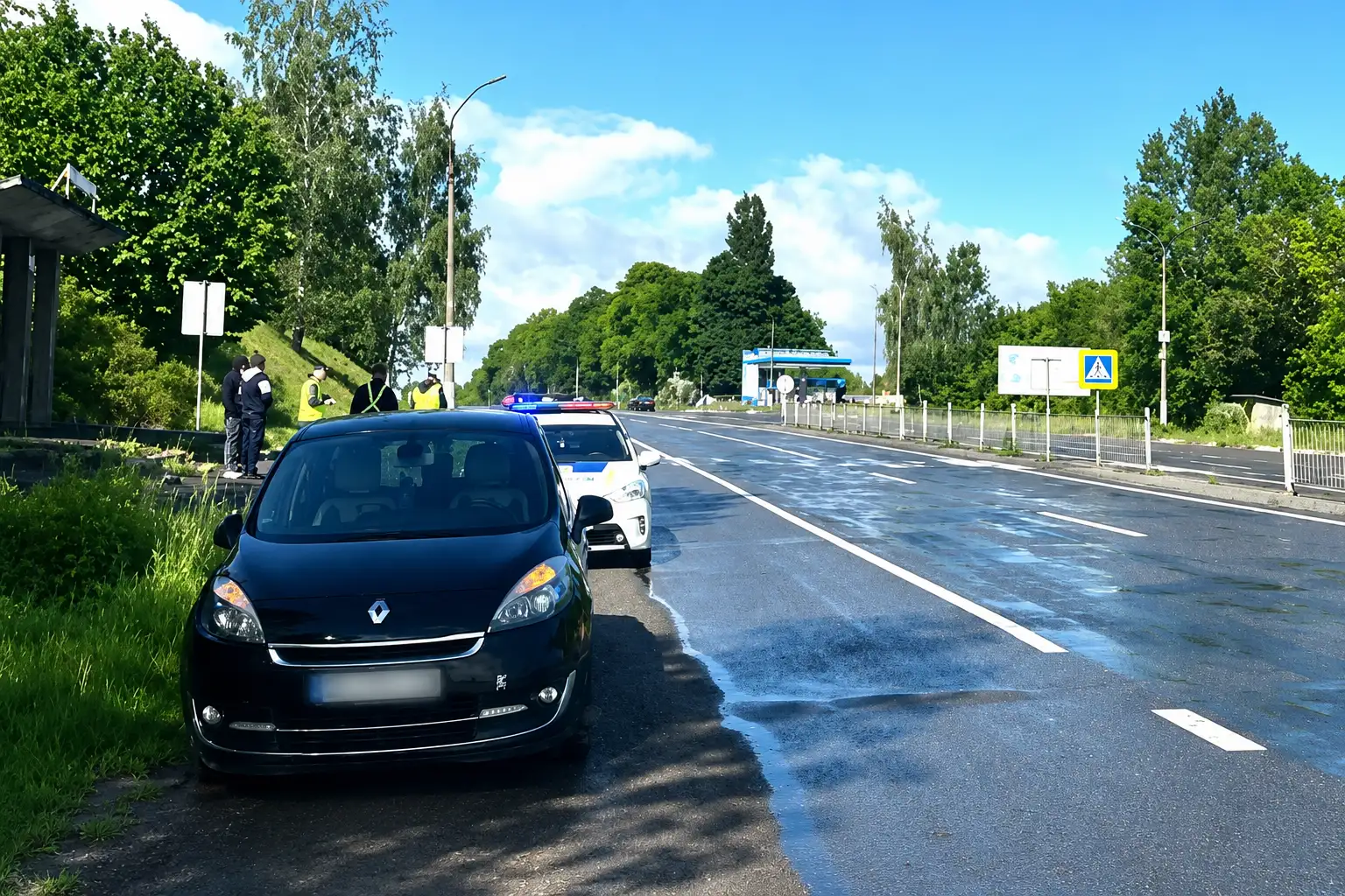 На Хмельниччині під колеса легковика потрапила літня пішохідка