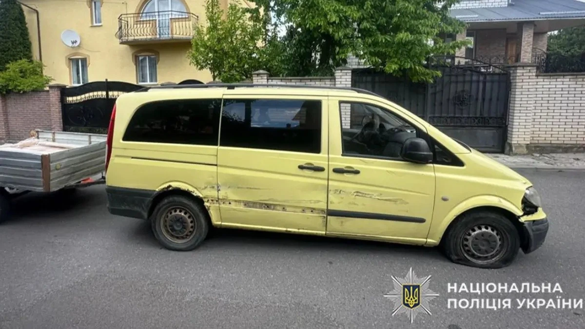 Госпіталізацією завершився наїзд мікроавтобуса на пішохода в Хмельницькому