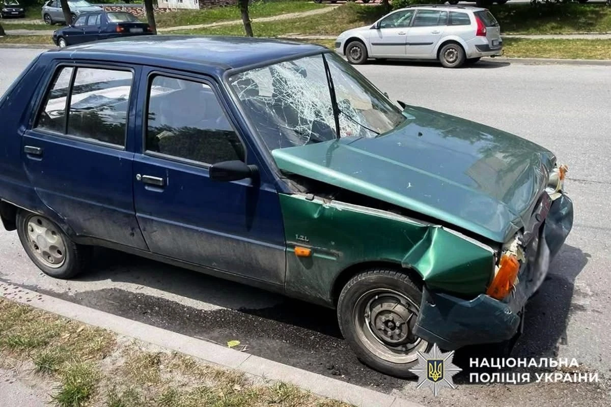 У Шепетівці внаслідок зіткнення легковиків постраждала пасажирка