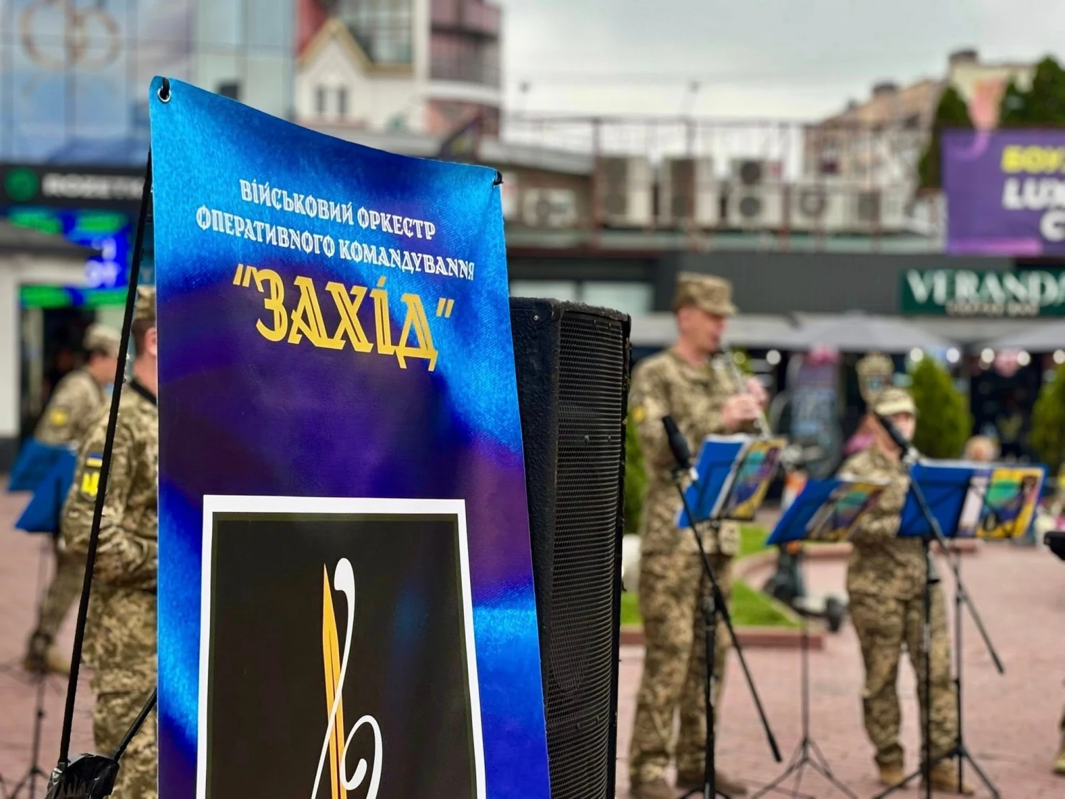 Музика просто неба: як військовий оркестр підкорив серця хмельничан