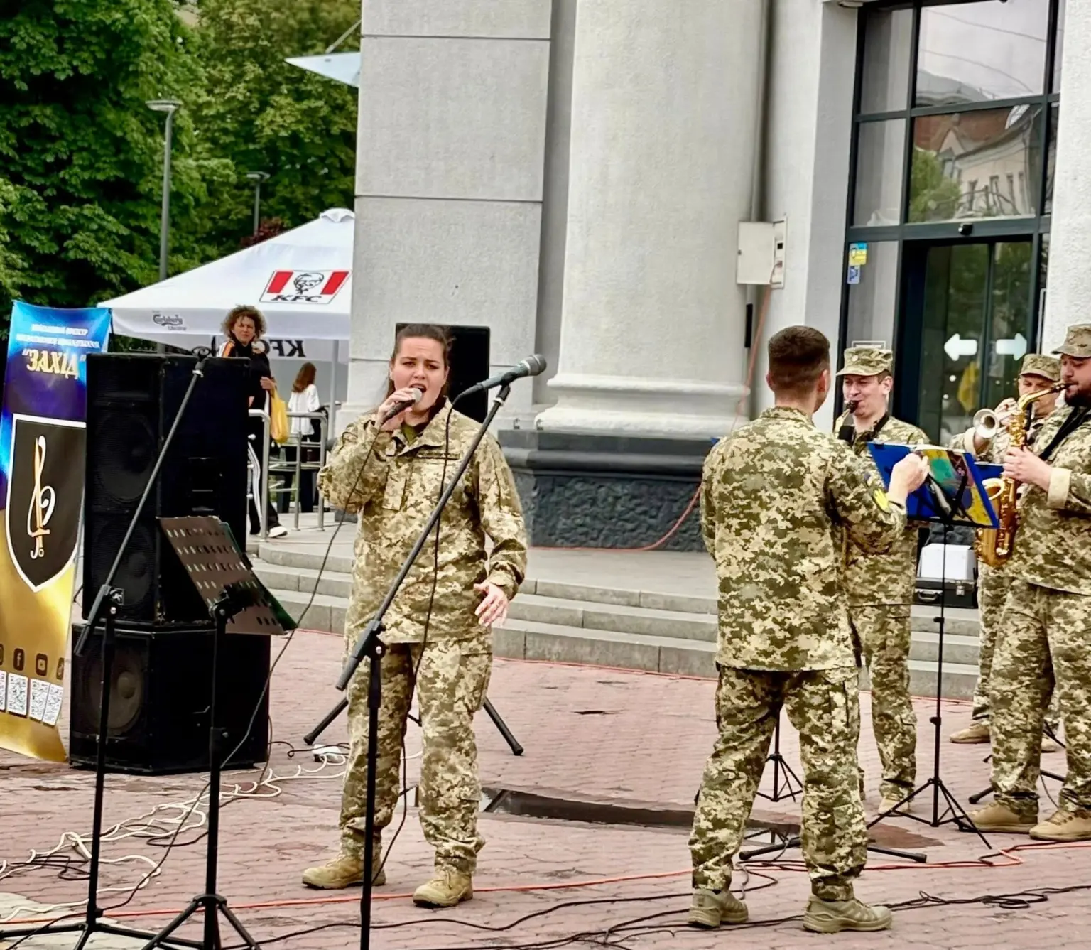 Музика просто неба: як військовий оркестр підкорив серця хмельничан