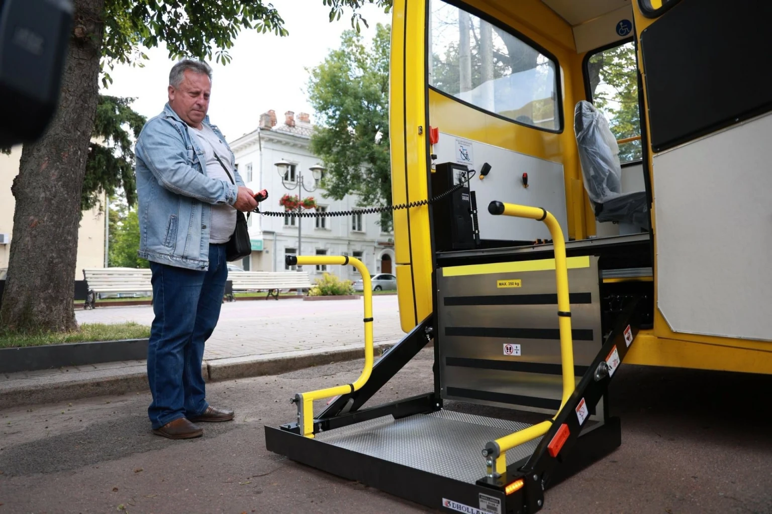 Парк шкільних автобусів на Хмельниччині поповнився 15 одиницями техніки