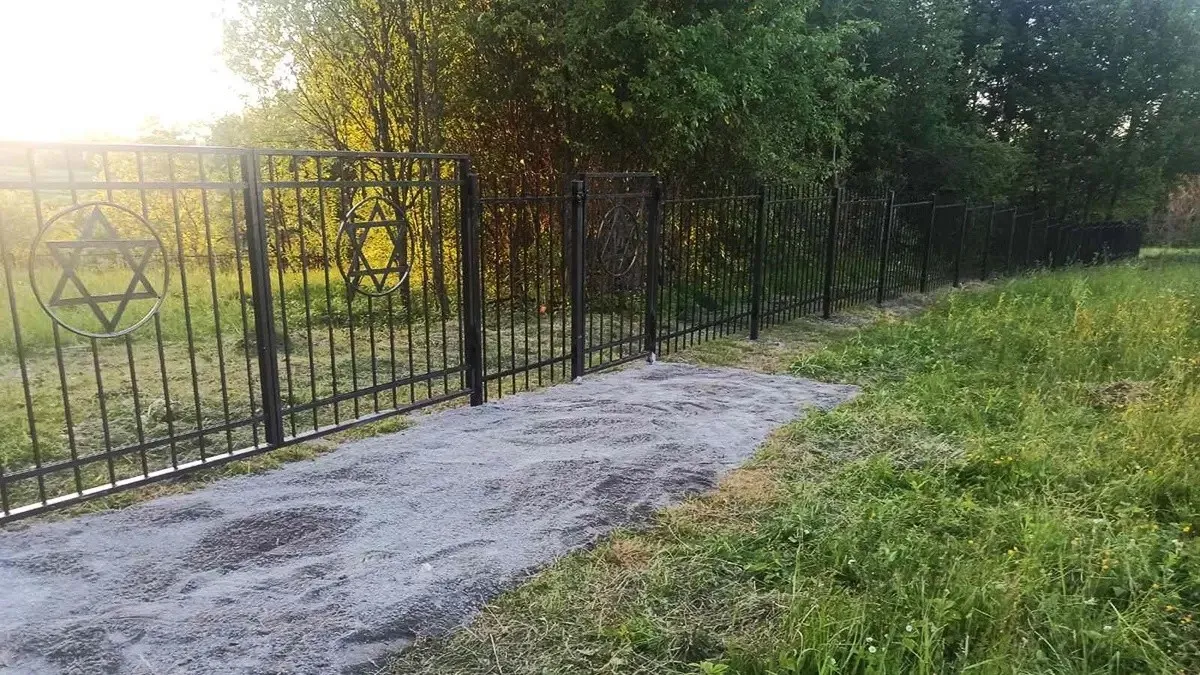 Давній єврейський цвинтар на Хмельниччині отримав надійний захист