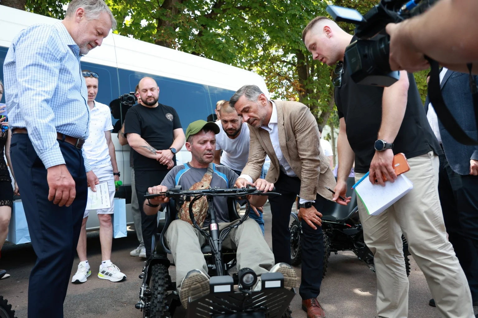 Швеція передала Хмельниччині транспорт для ветеранів
