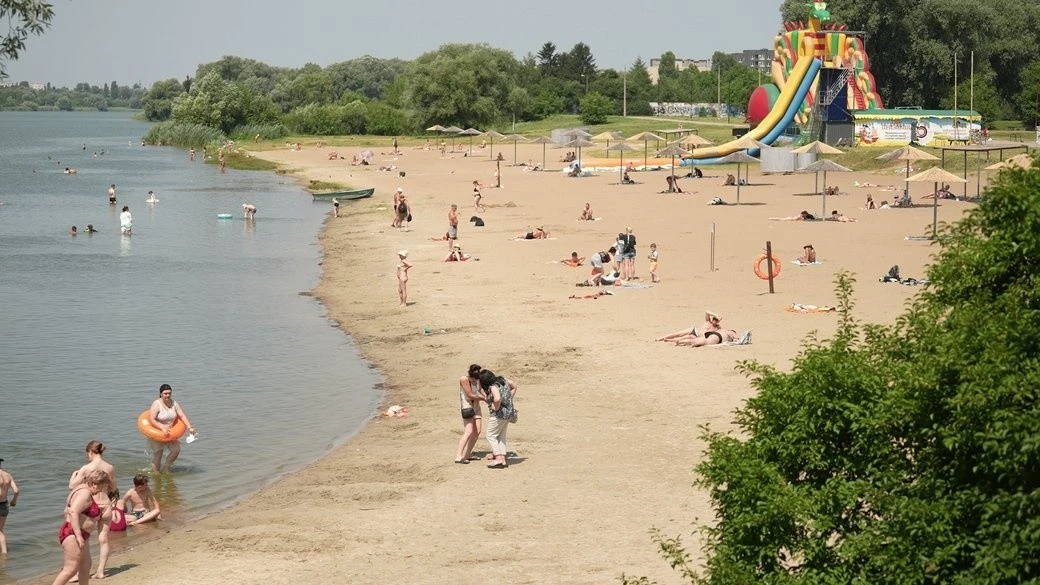 Температурний рекорд: на Хмельниччині вдвічі побільшало медичних викликів