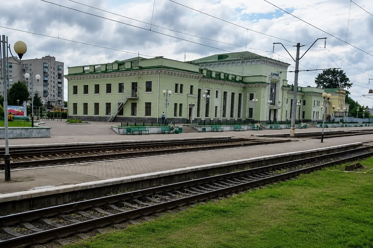 Мешканці Шепетівки домоглися повернення зупинки потяга на Київ