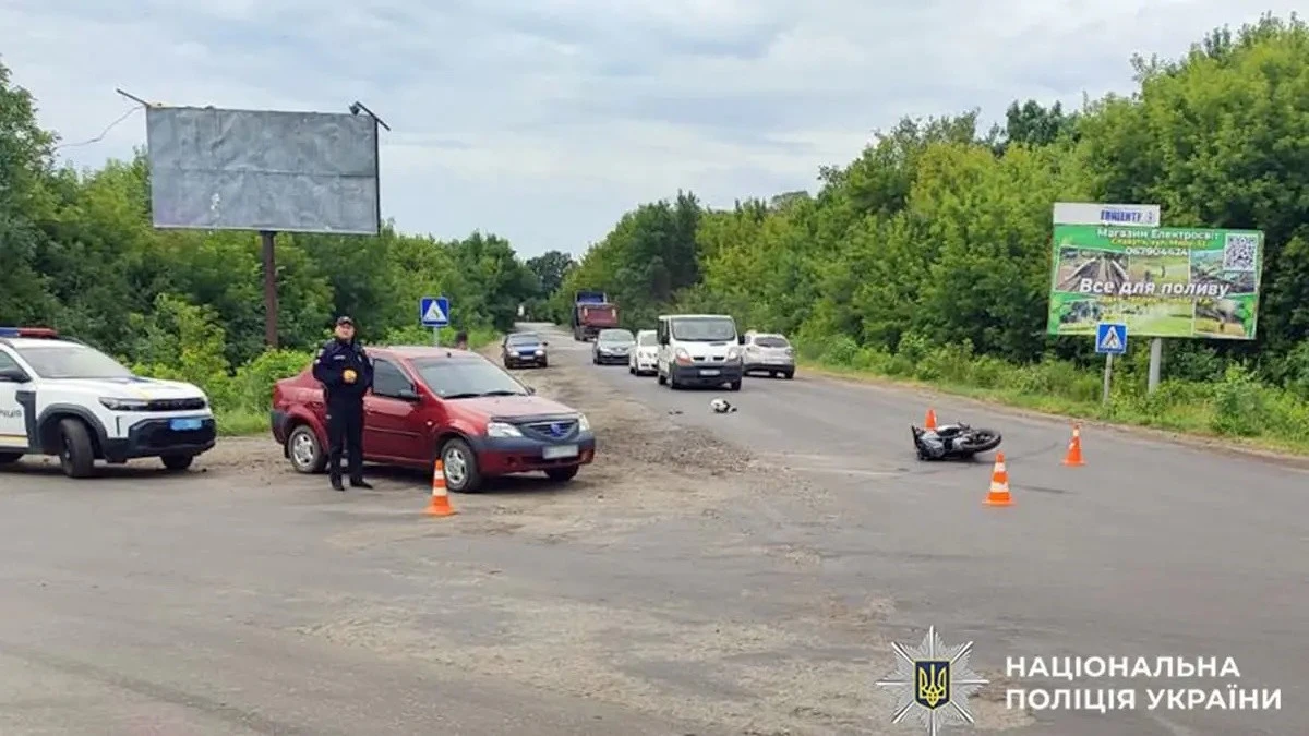 Мотоцикліст потрапив до лікарів після зіткнення з авто у Шепетівці
