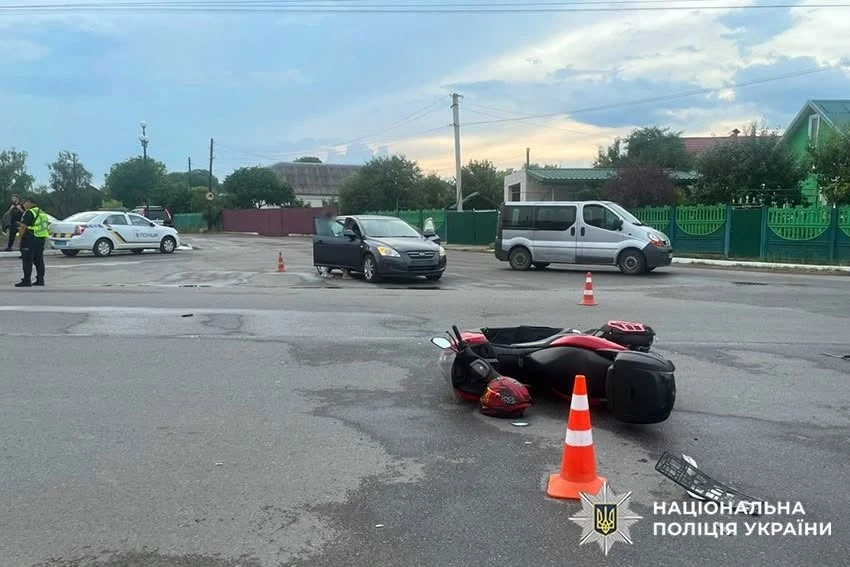 Старокостянтинів: мотоцикліст потрапив до лікарні після зіткнення з авто