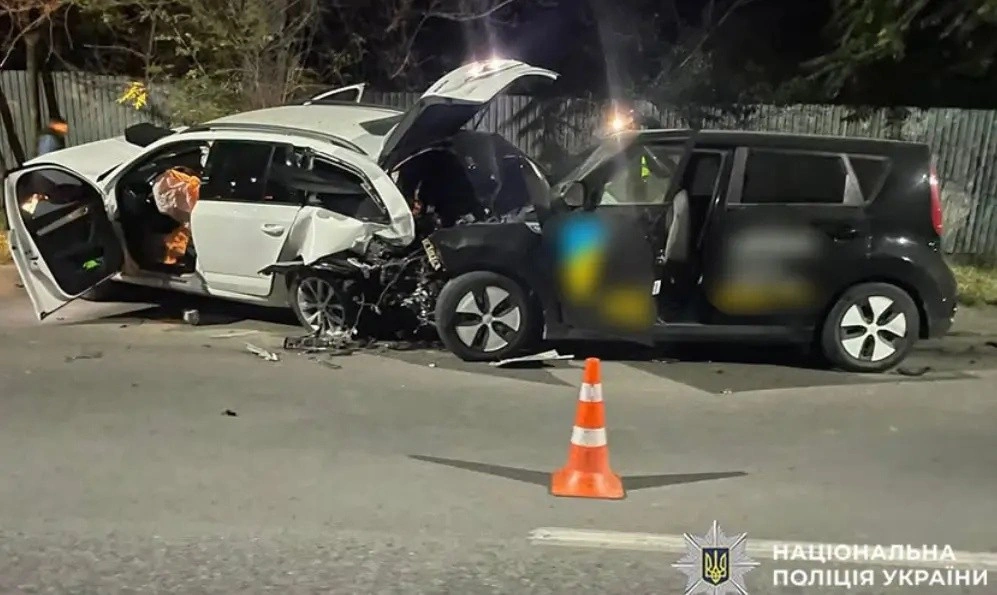 У Кам’янці-Подільському після зіткнення трьох авто постраждав пасажир